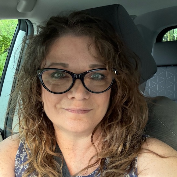 Meet your Posher, Pauline - Picture 1 of 1